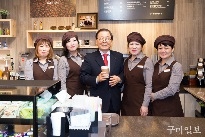 저소득층에게 근로기회를 제공하는 ⌜카페 카리타스⌟