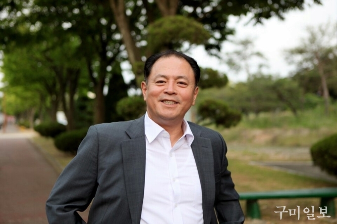 경북미래포럼 신장식 이사장이 경북 구미대학교에서 포럼을 마치고 아시안게임 경북유치 당위성을 피력하고 있다.