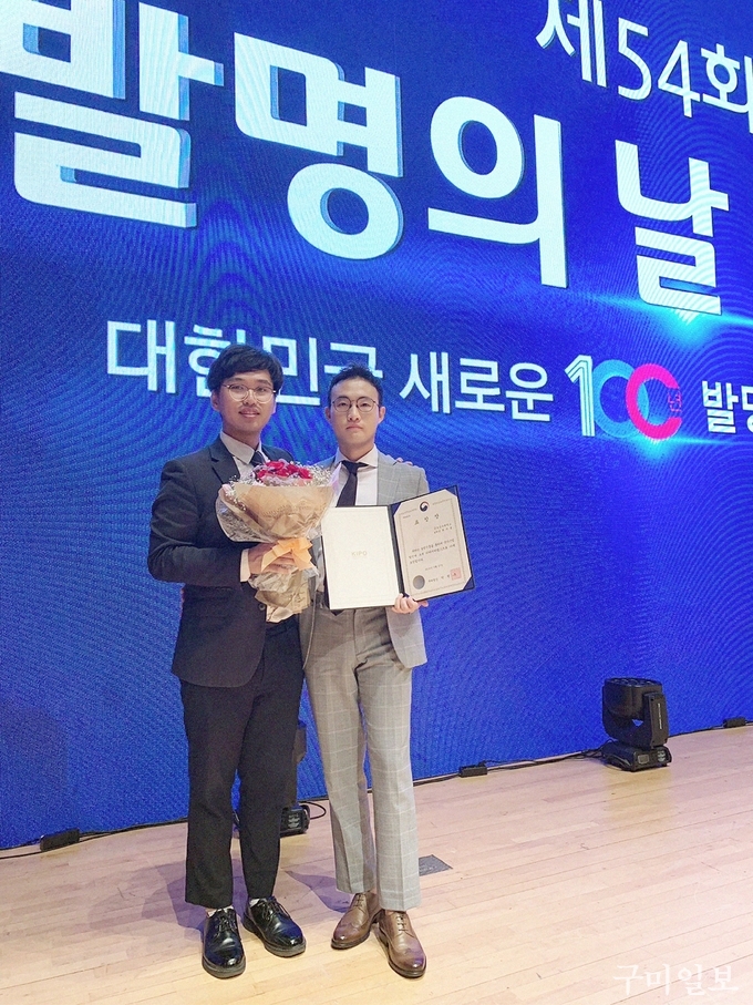 좌측부터 조규민 학생, 최지웅 학생