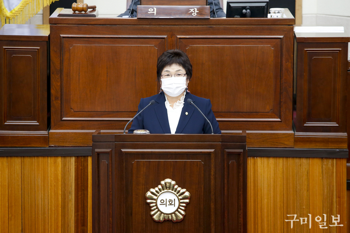 송용자 구미시의회 의원이 시정질문을 하고 있다. 