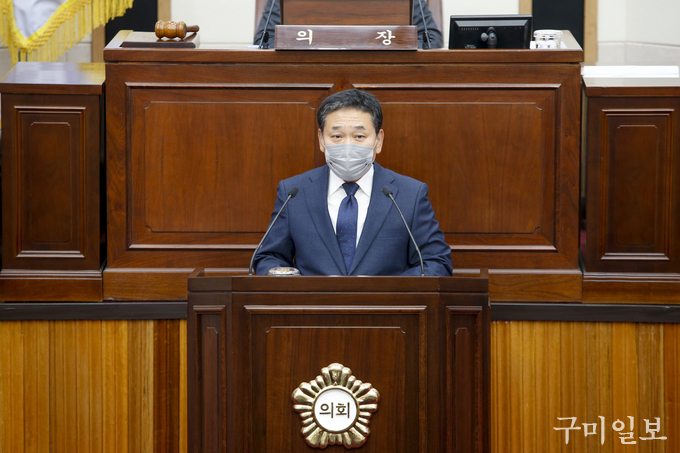 신문식 구미시의회 의원이 5분 자유발언을 하고 있다. 