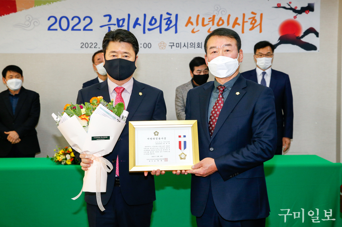 권재욱 구미시의회 운영위원장 전국지방의정봉사상 수상
