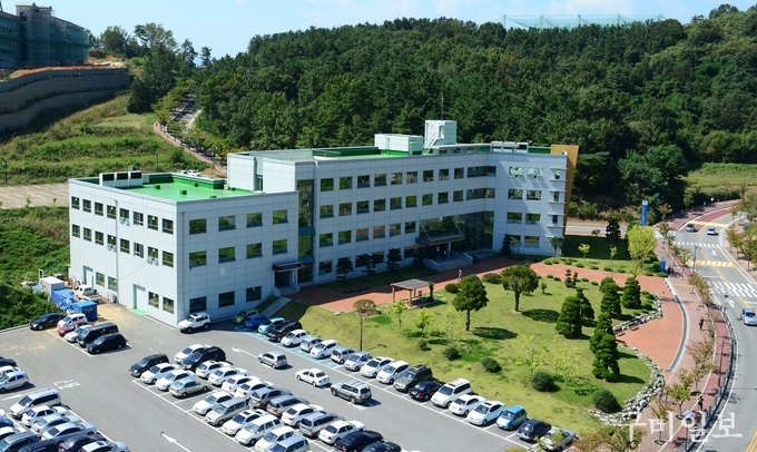 벤처창업관 전경(메이커 빌리지 위치)