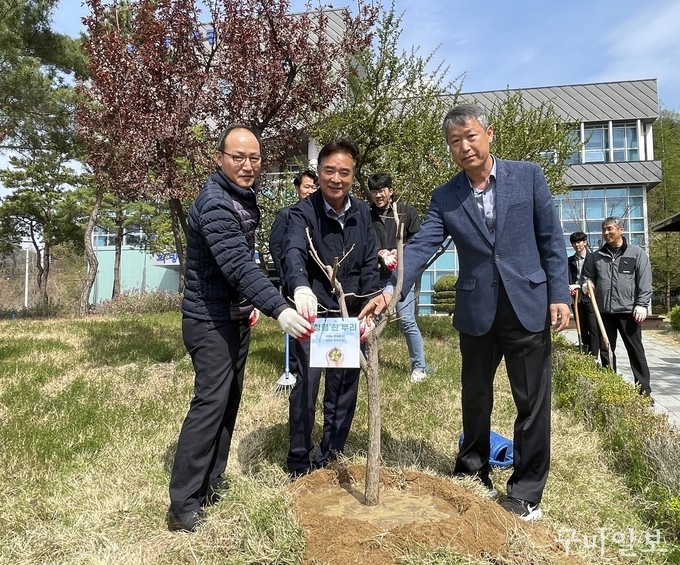 한국농어촌공사 구미김천지사 4일 식목행사 관련 사진 <사진제공 : 한국농어촌공사 구미·김천지사>