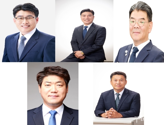 첫번째줄 좌측부터 차례대로 기호1번 이영수 후보, 기호2번 김위한 후보, 기호3번 양재영 후보,<br>
두번째줄 좌측부터 기호4번 이정훈 후보, 기호5번 정용채 후보.