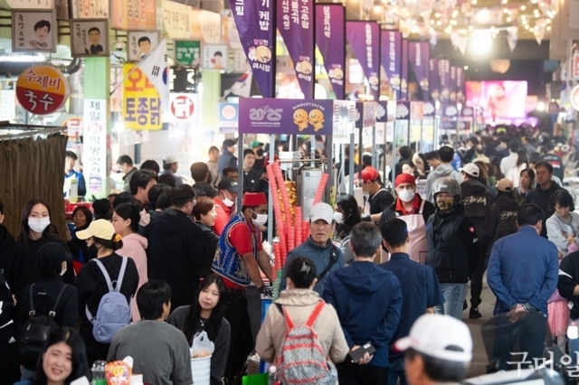 외지인도 반한 '낭만이 깊어가는 구미야시장', 20만 명 발길 이끌어