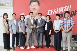 구자근 국회의원, “사곡역 앞 방음벽 연장 설치 착공” 지역 주민으로부터 감사패 수상