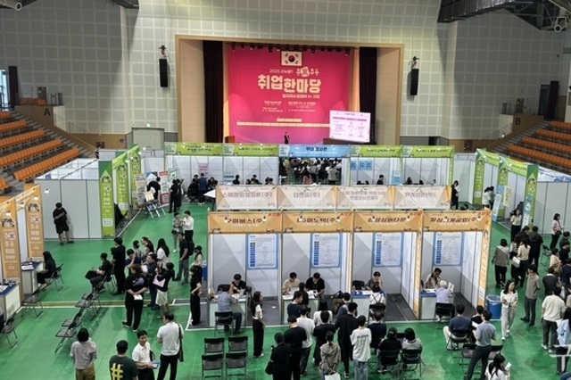 구미시, '2025 춘夏추동 취업한마당' 성료