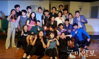 최우수작품상을 수상한 호산대 연기과 학생들